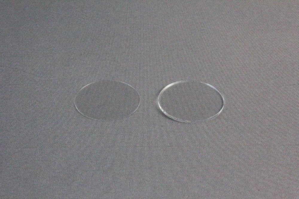 HR3-231/HR3-233 22 mm x 0.22 mm Siliconized circle cover slide (left) and HR3-247/HR3-249 22 mm x 0.96 mm Thick siliconized circle cover slide (right)
